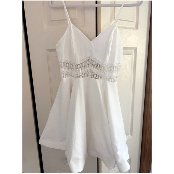 Windsor, Size Medium, White - Picture 3 of 3